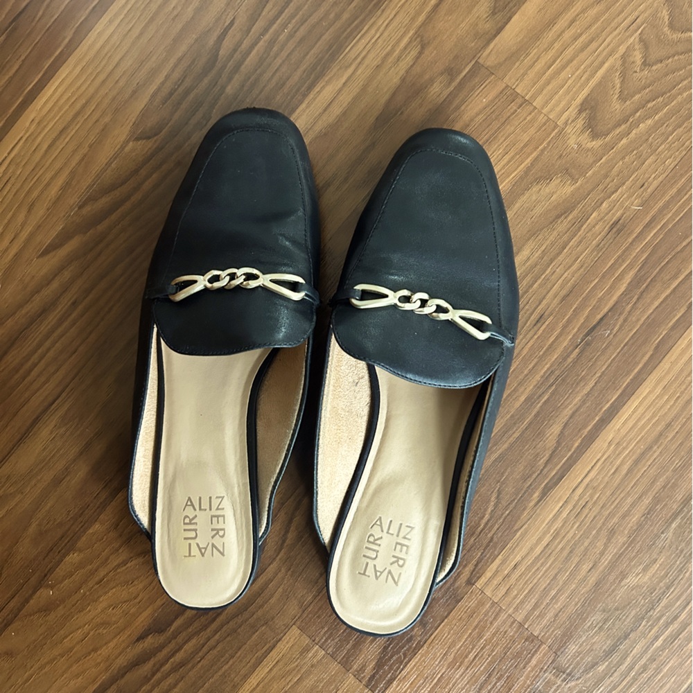 Naturalizer Flat - size 10